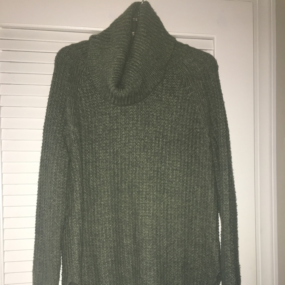 A New Day | Oversized Dark Green Cozy Turtleneck
